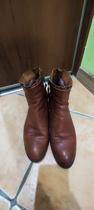 Buty damskie skórzane.