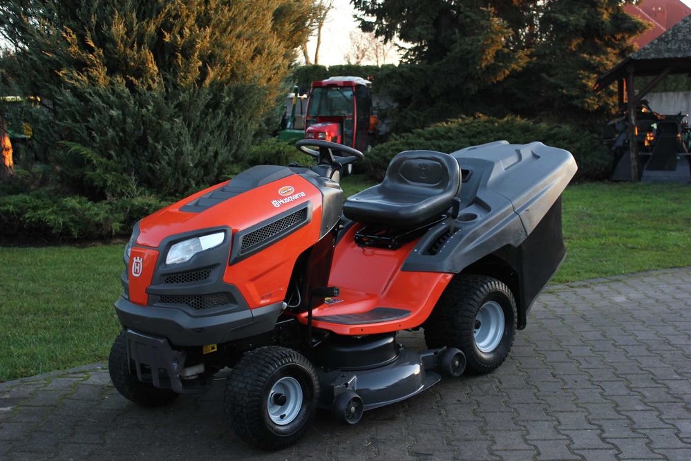 Husqvarna Tc 142  V2 TRAKTOREK Kosiarka Brigss & Stratton