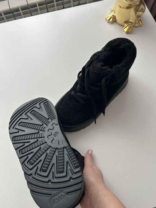 Черевики замшеві чорні короткі