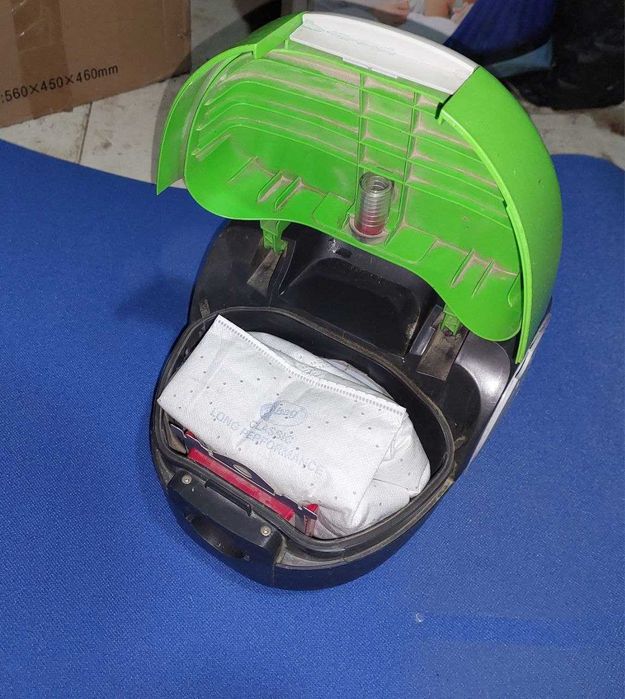 Пилосос Philips FC 8212 (1600W)