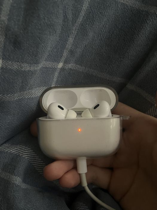 Airpods Pro 2, prawa sluchawka uszkodzona