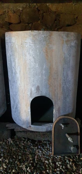 Cubas em cimento   5 cubas completas o valor é das 5 cubas