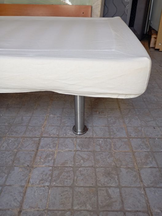 Cama solteiro em bom estado