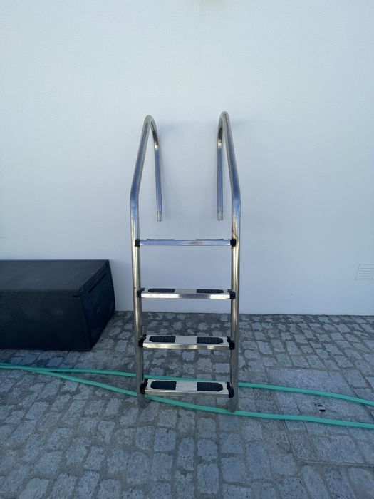 Escada de Piscina AstralPool em Inox – 4 Degraus