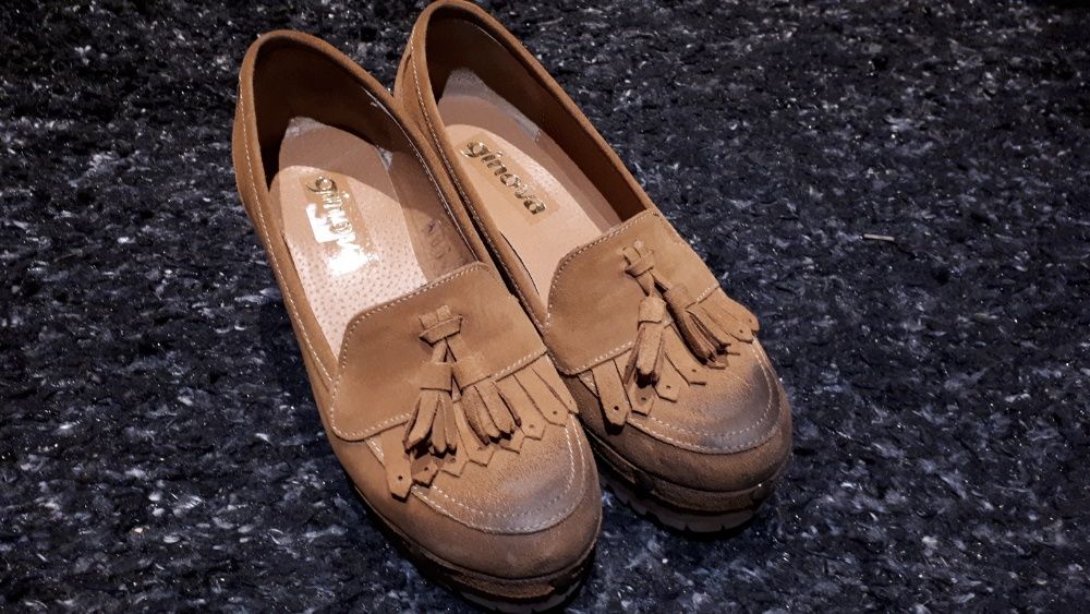 Sapatos tacão novos