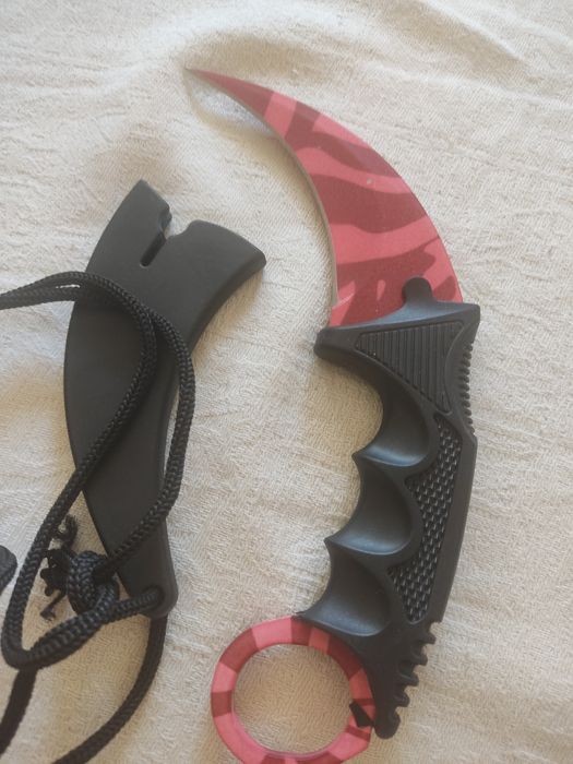 Nóż szpon czerwony mozaika