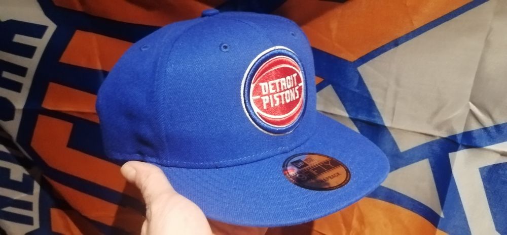 Czapka z daszkiem New Era Detroit Pistons NBA