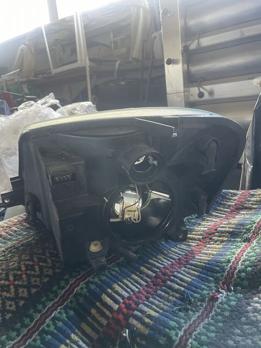 Farol direito Citroen Berlingo 2002 a 2008