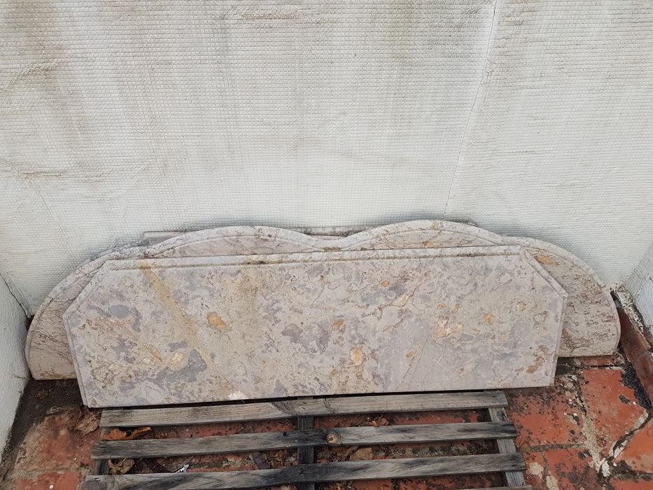Pedra mármore credencia ou sapateira