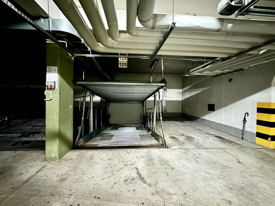 ul. Strońska _ miejsce postojowe _ platforma _ na sprzedaż