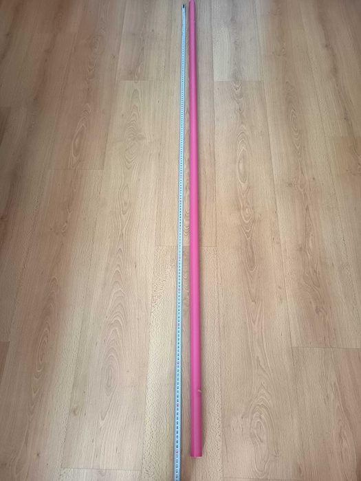Varão de cortinados para quarto de menina