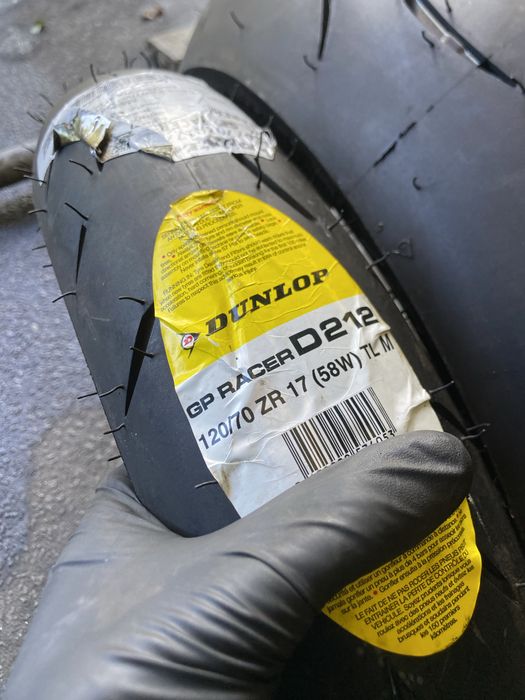 Pneus de Mota 120/70/17 e 180/55/17 - Dunlop GP Racer D212