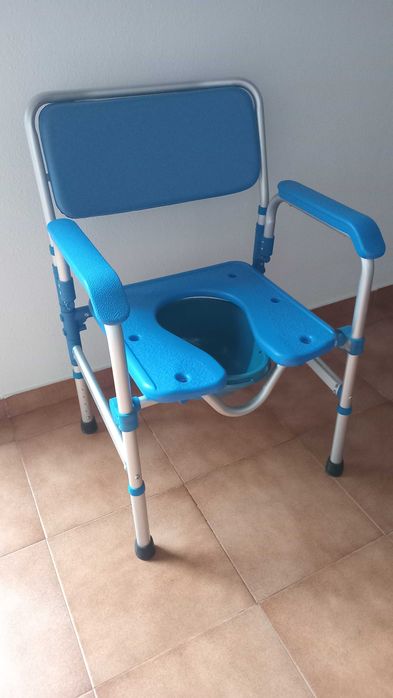 Cadeira Sanitária e Banho Encartável