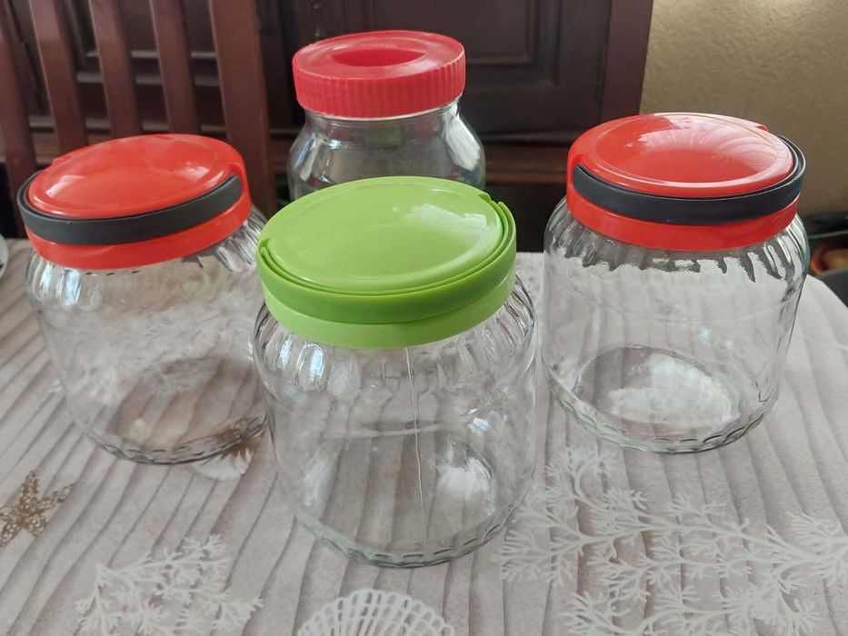 4 frascos grandes para desocupar (nunca usados) 12€