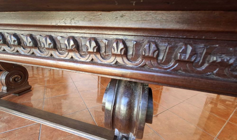 Mesa de Jantar – Madeira Maciça Trabalhada