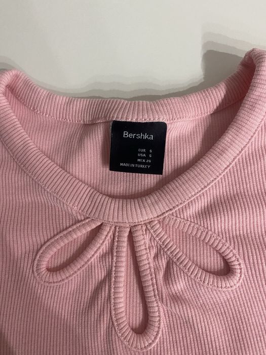 Różowy crop top z krótkim rekawkiem