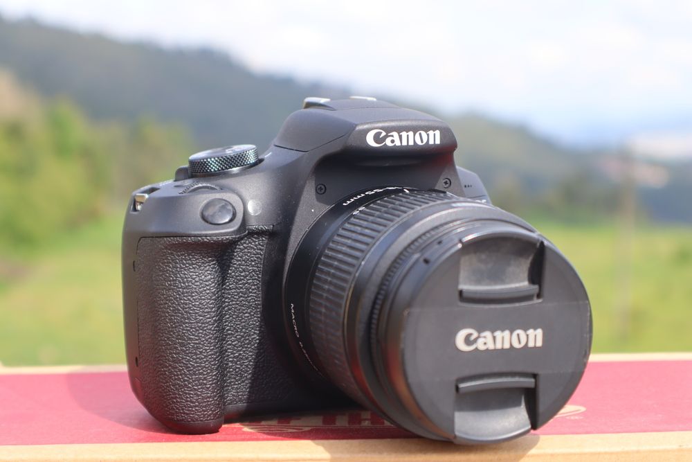 Canon EOS 2000D  + EFS 18-55mm