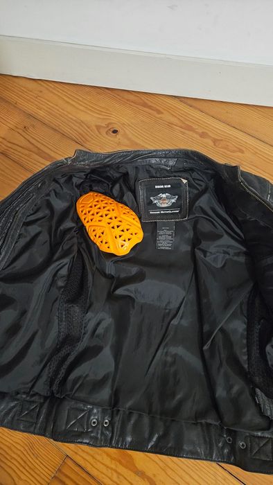 Blusão Harley Davidson em pele para mota. Com proteções e ventilações.
