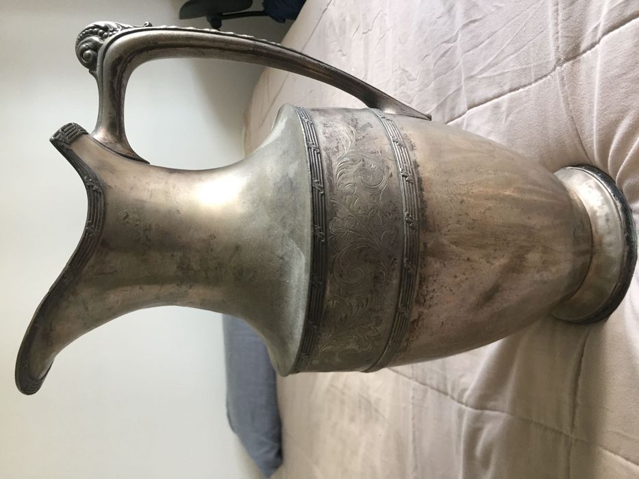 Ânfora com bacia em metálica espessurado