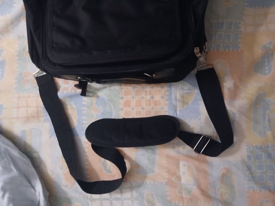 Mala de ombro para PC portátil preta