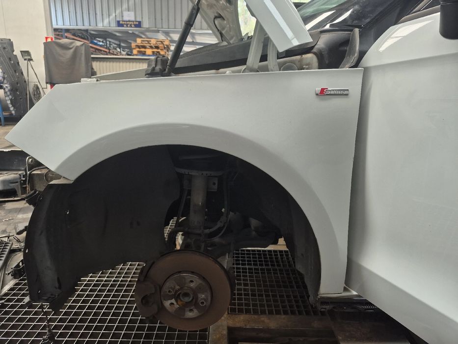 Guarda-lamas esquerdo AUDI A1 Sportback (8XA, 8XF)