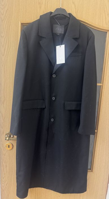 Elegancki czarny płaszcz trencz oversize o kroju surduta – Zara ZW Collection