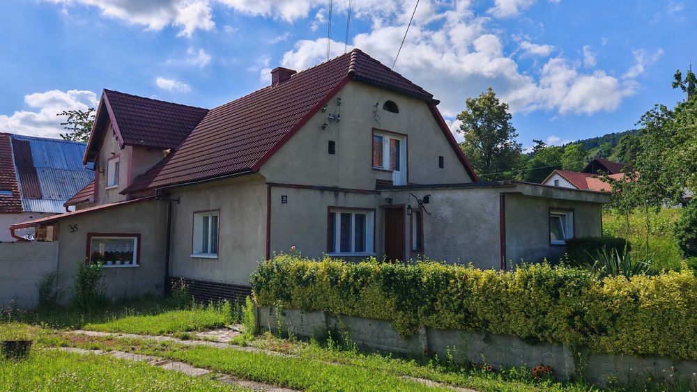 Funkcjonalna połowa domu (70,6 m²) z działką 7 arów i garażem. Osobne księgi wieczyste !