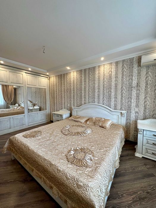 Оренда ПРОСТОРОЇ ДВО(ТРИ)КІМНАТНОЇ квартири вул. Руська 219Е