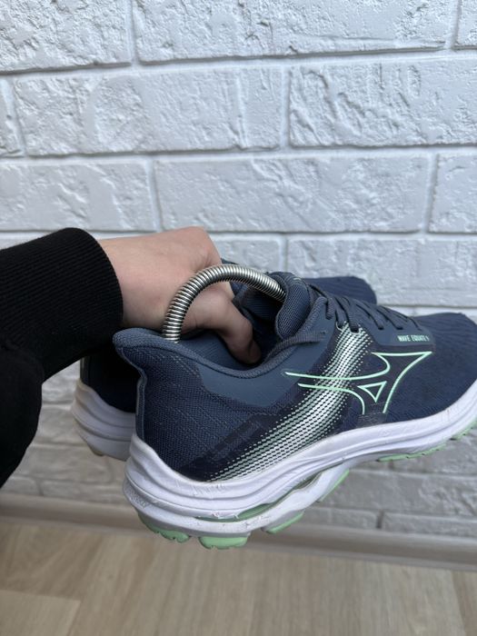 Кросівки Mizuno Wave Equate 9