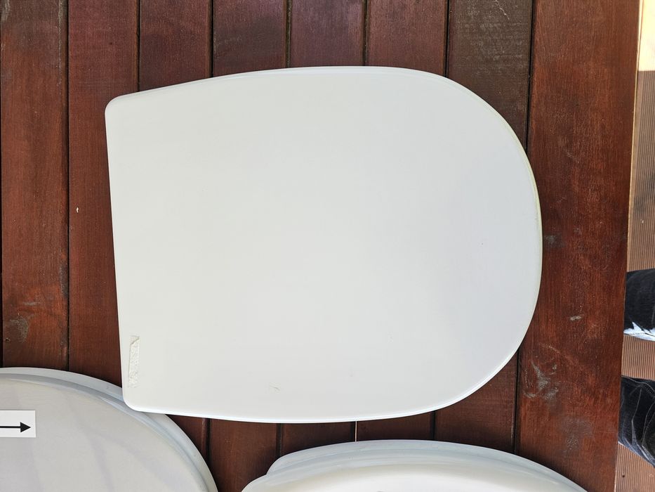 Deski klozetowe - nowe. 7 sztuk. Powystawowe