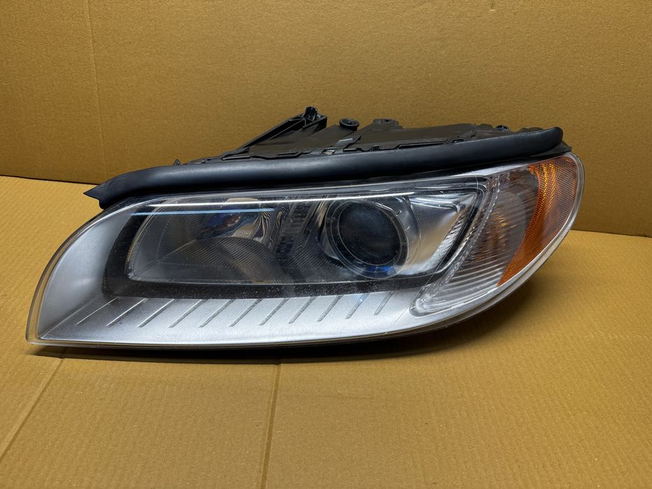 Lampa,reflektor xenon skretny volvo v70,s80,xc70  31353,532