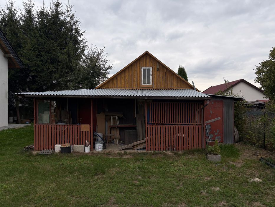 Domek drewniany z tarasem + kostka brukowa