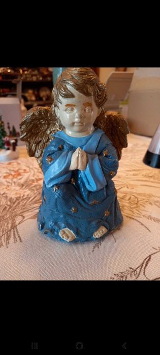 Anjo de Natal, em gesso, pintado à mão - Local