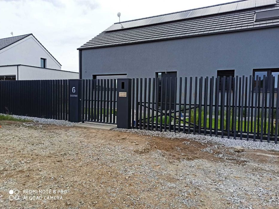 .. Ogrodzenie nowoczesne, palisada pionowa Aluminium