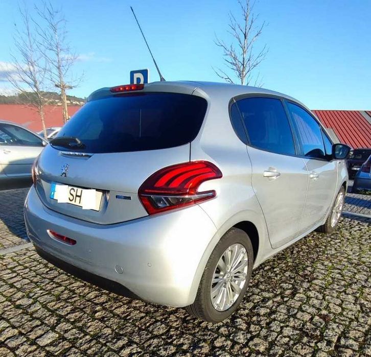 PEUGEOT 208 1.2 PURE TECH de 2016  com 81 000 Km