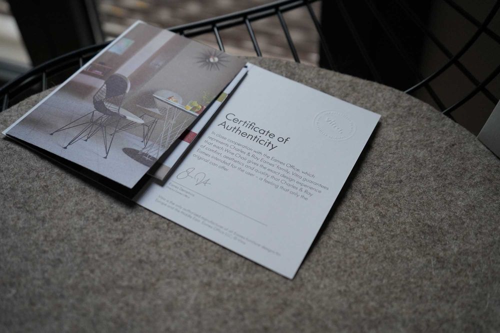 Cadeira da Vitra modelo Wire DKR-2 Chair