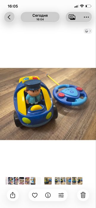 Машинка поліцейська на пульті управління