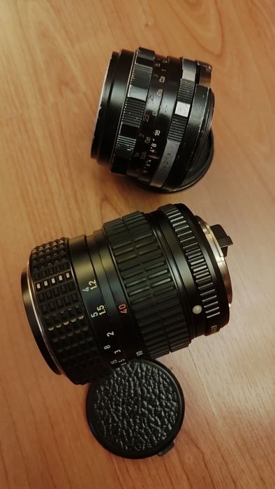 Об'єктив SMC Pentax-M ZOOM 2,8-4 40-80mm та Pentacon 1,8/50 mm auto