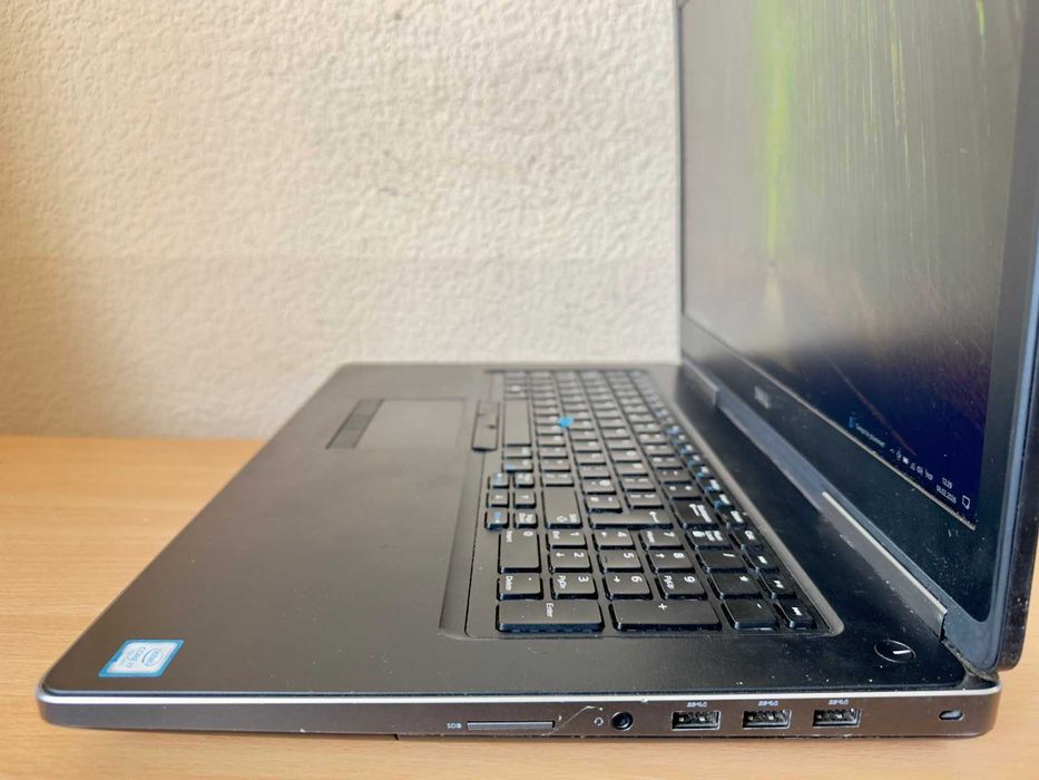 Ігровий 3D Dell 7720 17.3"FHD IPS i7-7820HQ/16GB DDR4/256M.2 /NVIDIA P4000 8GB GDDR5