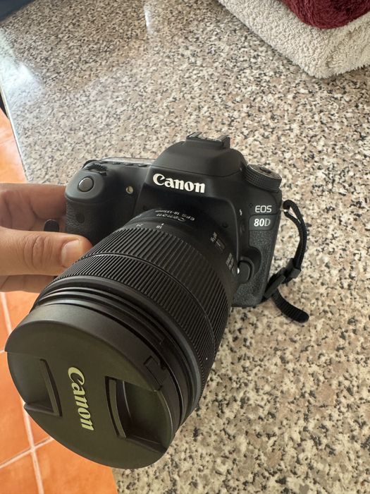 Canon 80D. Objetiva 18-135mm