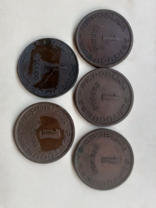 Lote de moedas antigas - Moçambique