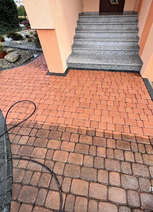 Клінінг/ Прибирання/ Хімчистка/ Миття бруківки