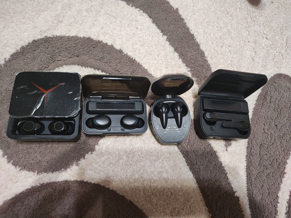 Продаються фонаріки, годинники,навушники,колонки,бритви