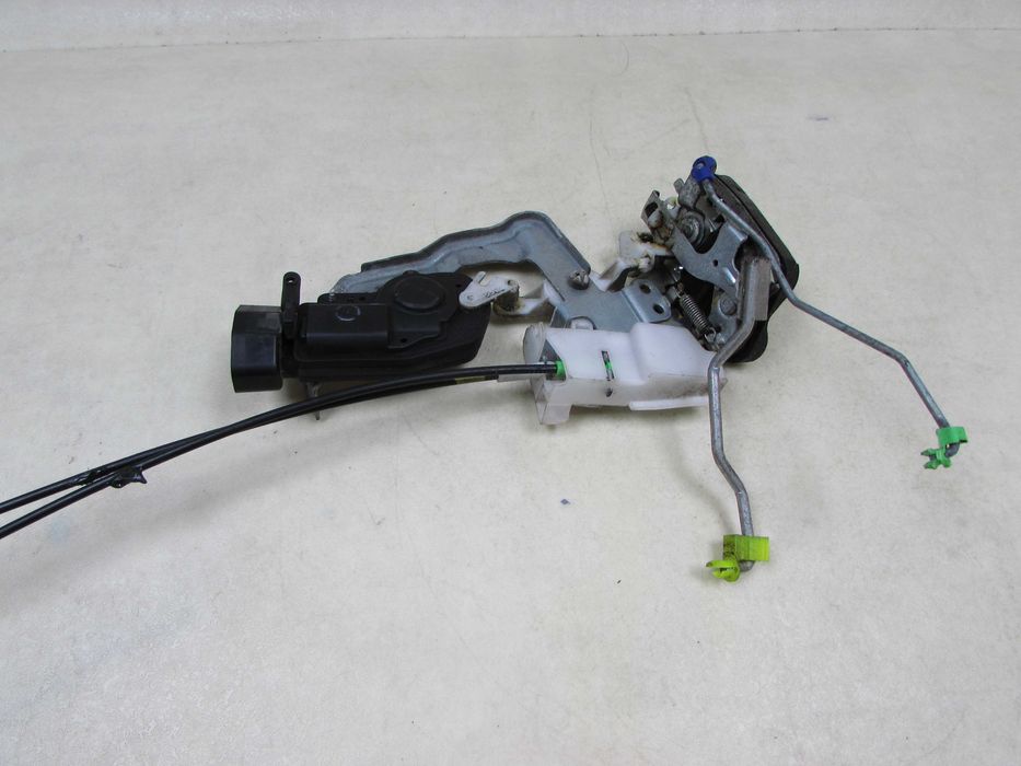 Mitsubishi Canter Fuso 7C15 Zamek Drzwi Lewy Przod 13-21