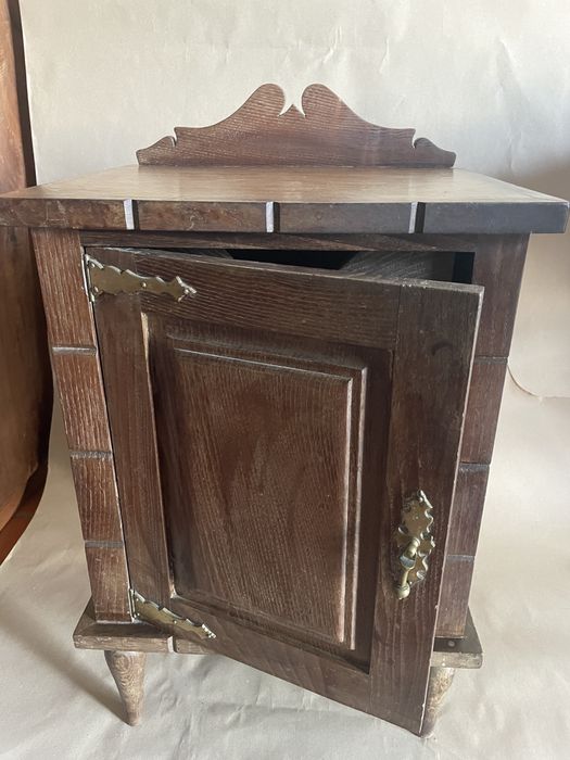 Duas mesas de cabeceira