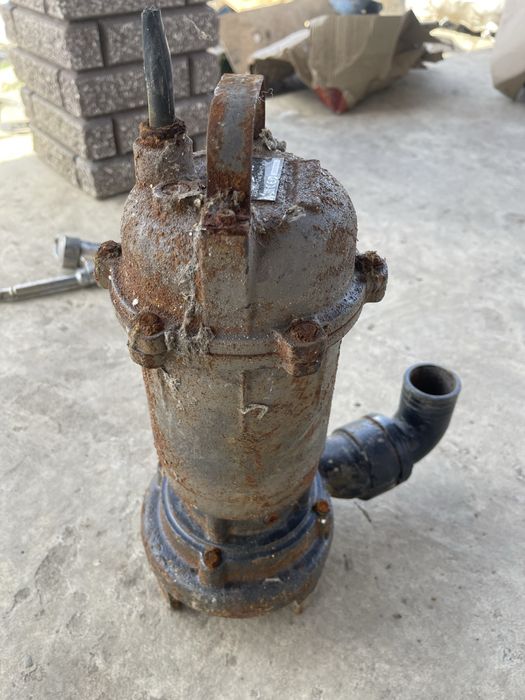 Продаю начочсось на запчасти Дренажно-фекальний насос