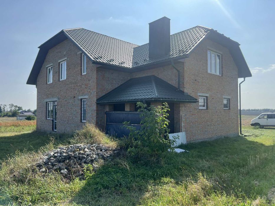 Продається великий будинок с. Чернихівці.