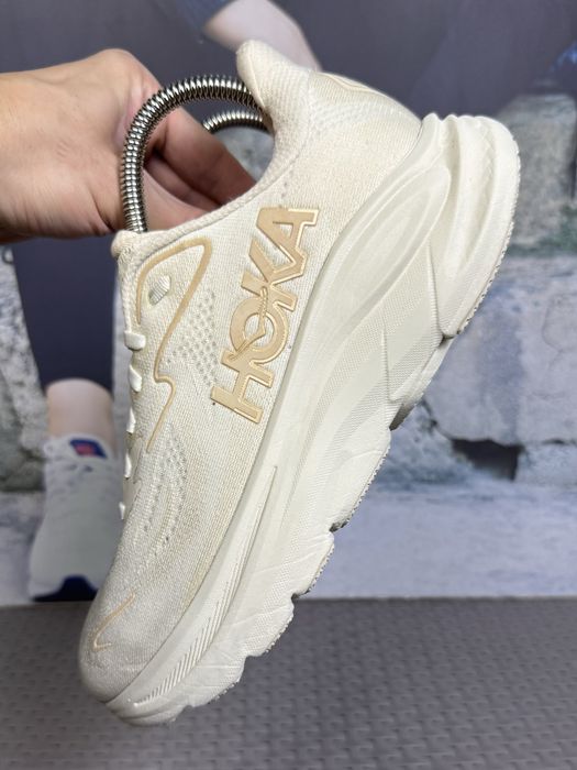 Hoka Clifton 10 кроссовки 40 размер беговые бежевые