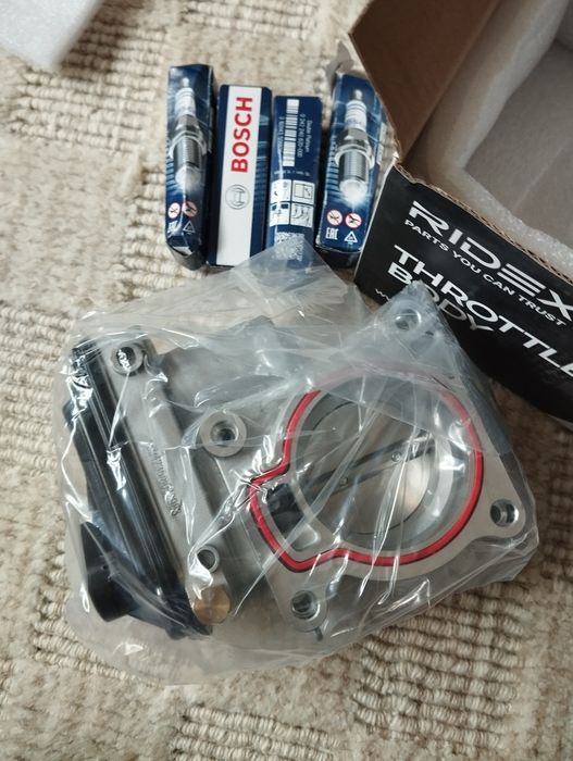 Ridex Throttle Body Corpo de Borboleta + 4 Spark Plugs Bosch Novo