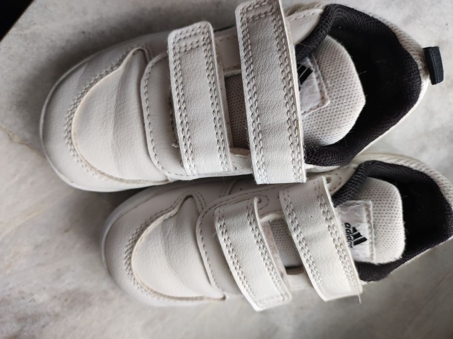 Buty dziecięce Adidas 24